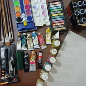 فروش تعدادی لوازم هنری قابل استفاده