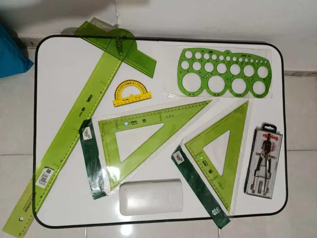 ماشین حساب مهندسی و وسایل رسم نقشه